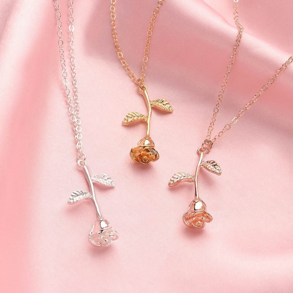 925 Sterling Silver Plated Beautiful Flower Necklace for Women, EVGG1086